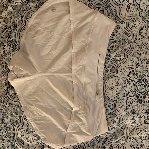 Lululemon speed up shorts. Size 6 - Picture 2 of 3